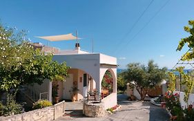 Elia'S House Traditional & Cozy By 8Essentially